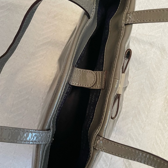 Kate Spade Patent leather grey shoulder bag with bow. - Picture 4 of 11